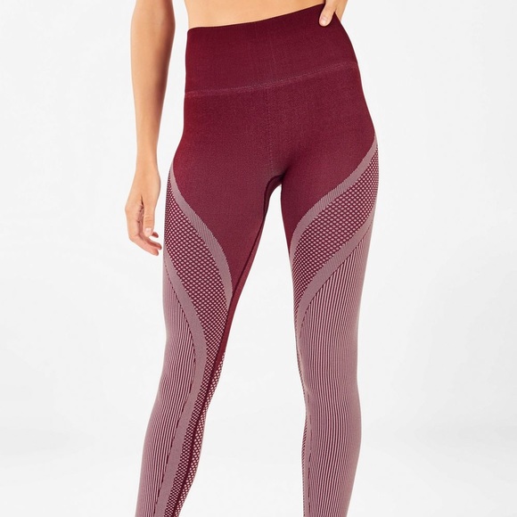 High-Waisted Seamless Turbo Legging - Picture 2 of 4